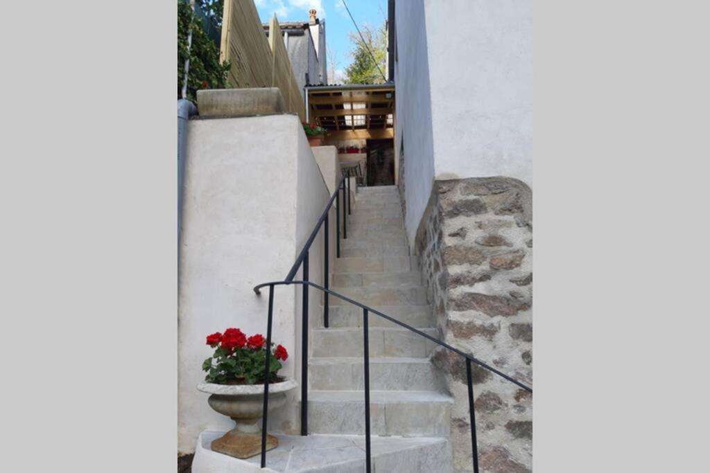 La Petite Maison Dans La Vallee Avallon Bagian luar foto